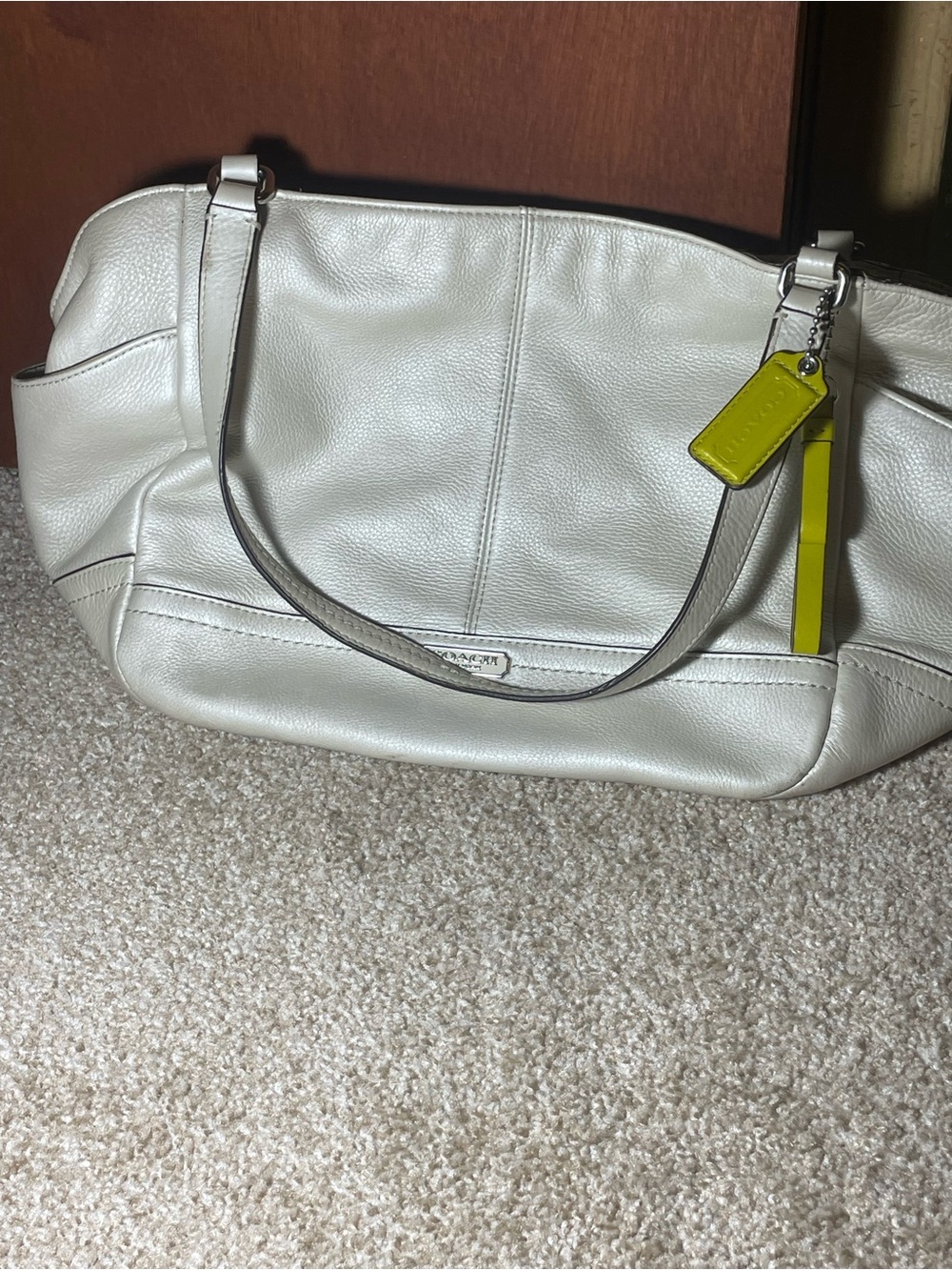 Coach cream Leather Shoulder Bag with Yellow Tag Accent. Used.